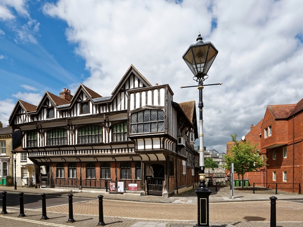 ITCHEN COLLEGE - SOUTHAMPTON